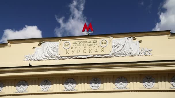 Estación de metro Kurskaya (Línea Koltsevaya) en Moscú, Rusia . — Vídeos de Stock